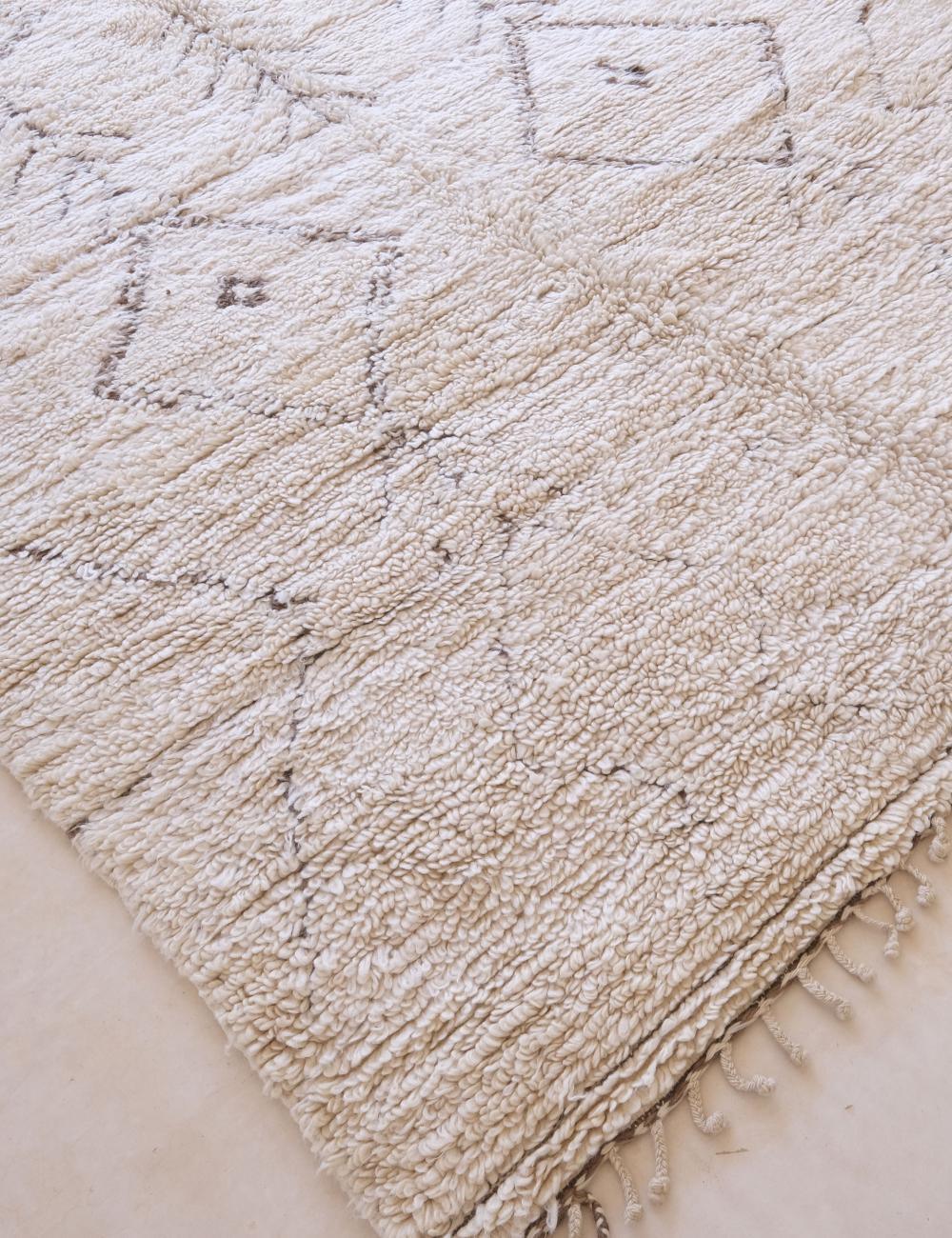 Handwoven Wool in Ivory with Berber Motif 10.5 x 6.2 ft / 320 x 189 cm - Surcoma