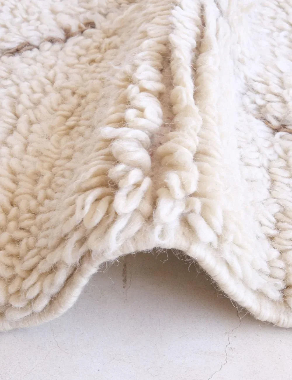 Handwoven Wool in Ivory with Berber Motif 10.5 x 6.2 ft / 320 x 189 cm - Surcoma