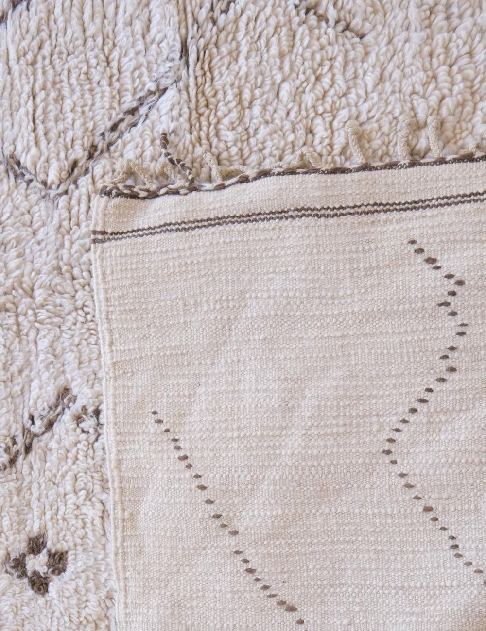 Handwoven Wool in Ivory with Berber Motif 10.5 x 6.2 ft / 320 x 189 cm - Surcoma