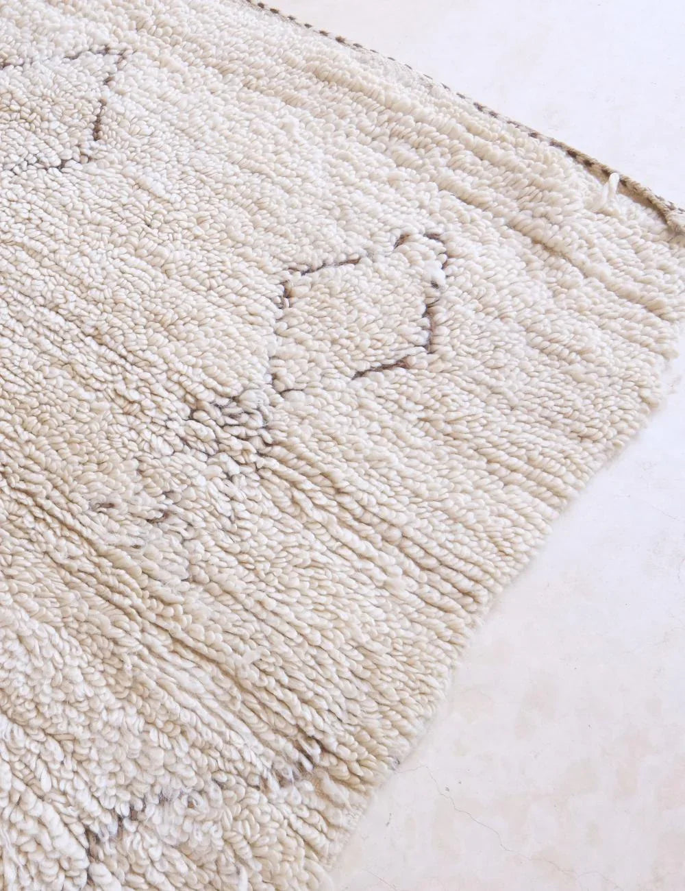 Handwoven Wool in Ivory with Berber Motif 10.5 x 6.2 ft / 320 x 189 cm - Surcoma