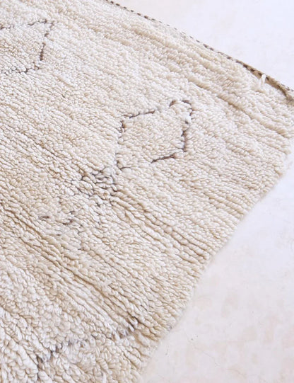 Handwoven Wool in Ivory with Berber Motif 10.5 x 6.2 ft / 320 x 189 cm - Surcoma