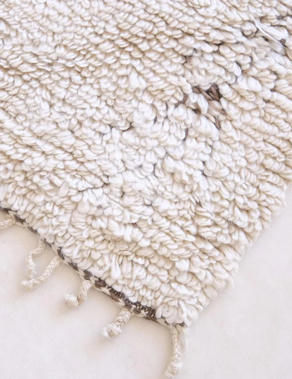 Handwoven Wool in Ivory with Berber Motif 10.5 x 6.2 ft / 320 x 189 cm - Surcoma