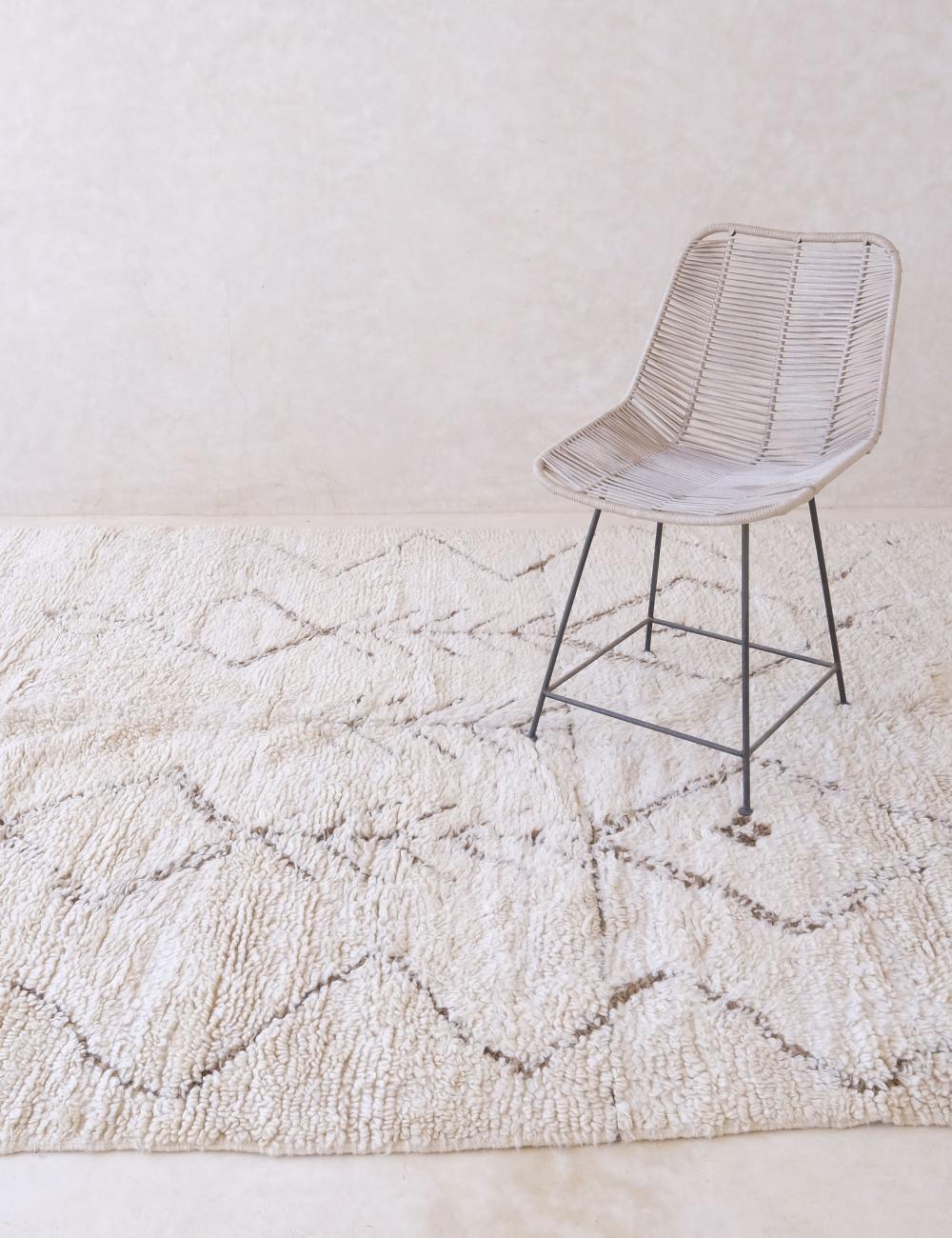 Handwoven Wool in Ivory with Berber Motif 10.5 x 6.2 ft / 320 x 189 cm - Surcoma