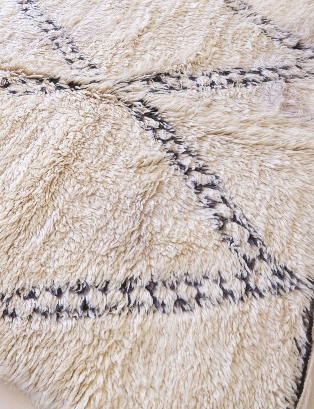 Rare 1980s Moroccan Beni Ourain Wool Rug 13.5 x 6.3 ft / 412 x 193 cm - Surcoma