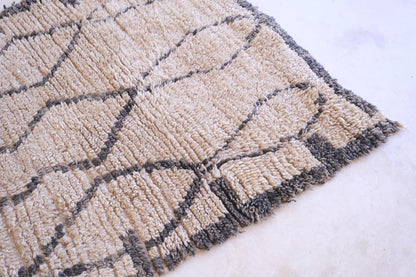 Moroccan Azilal Beige Wool Rug 5 x 2.8 ft / 151 x 86 cm - Surcoma