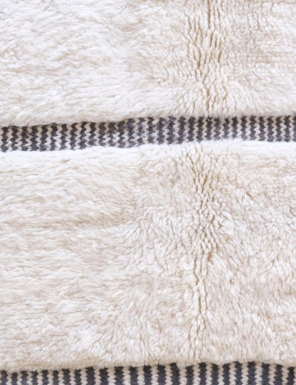 Moroccan Beni MRirt Wool Rug 7.3 x 5 ft / 223 x 154 cm - Surcoma