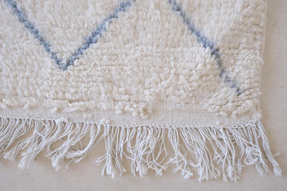 Moroccan Beni Ourain Wool Rug 8.2 x 4.9 ft / 251 x 151 cm - Surcoma