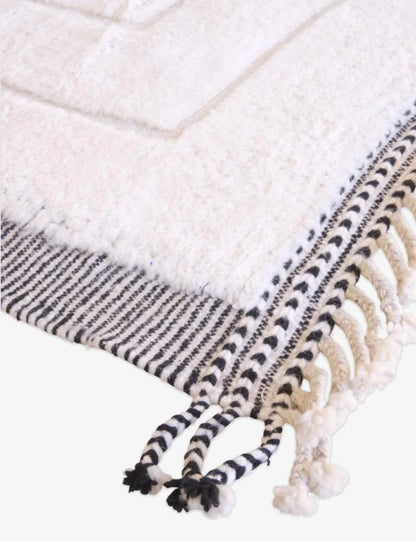 Beni Ourain Wool Rug 8.9 x 6.8 ft / 272 x 210 cm - Surcoma