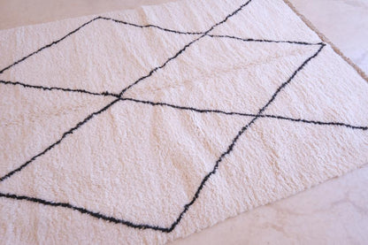 Moroccan Beni Ourain Wool Rug 7.8 x 5.6 ft / 239 x 172 cm - Surcoma
