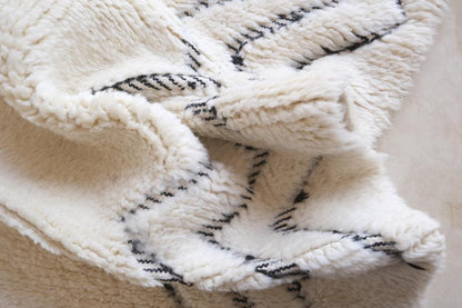 Beni Ourain Wool Rug 9.3 x 6.7 ft / 282 x 207 cm - Surcoma