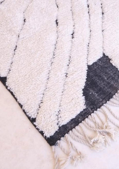 Beni Ourain Rug - 9 x 7.9 ft / 275 x 243 cm - Surcoma