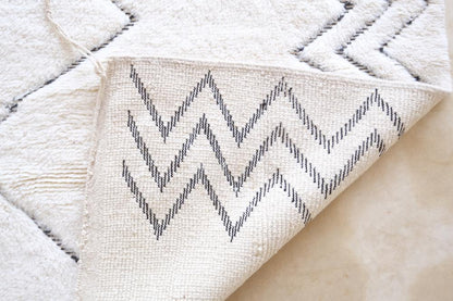Beni Ourain Wool Rug 9.3 x 6.7 ft / 282 x 207 cm - Surcoma