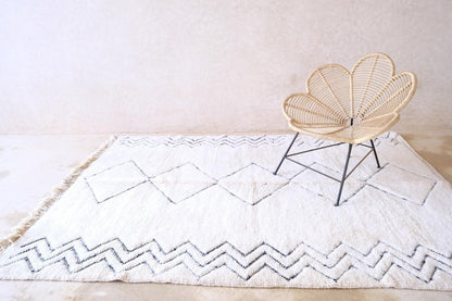 Beni Ourain Wool Rug 9.3 x 6.7 ft / 282 x 207 cm - Surcoma