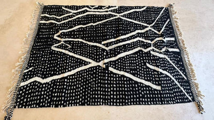 Moroccan Black and White Wool Rug 8.9 x 6.2 ft / 270 x 191 cm - Surcoma