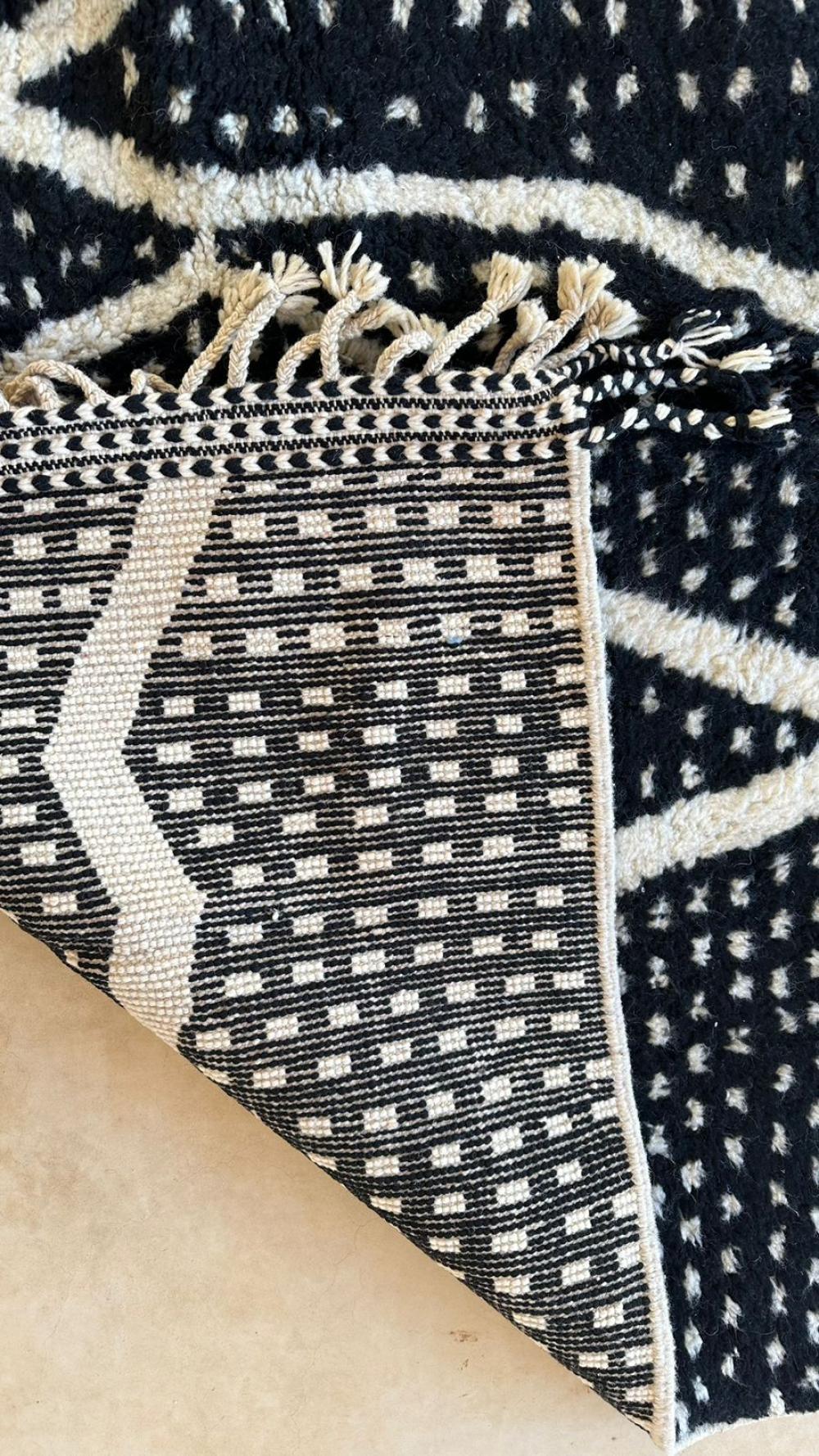 Moroccan Black and White Wool Rug 8.9 x 6.2 ft / 270 x 191 cm