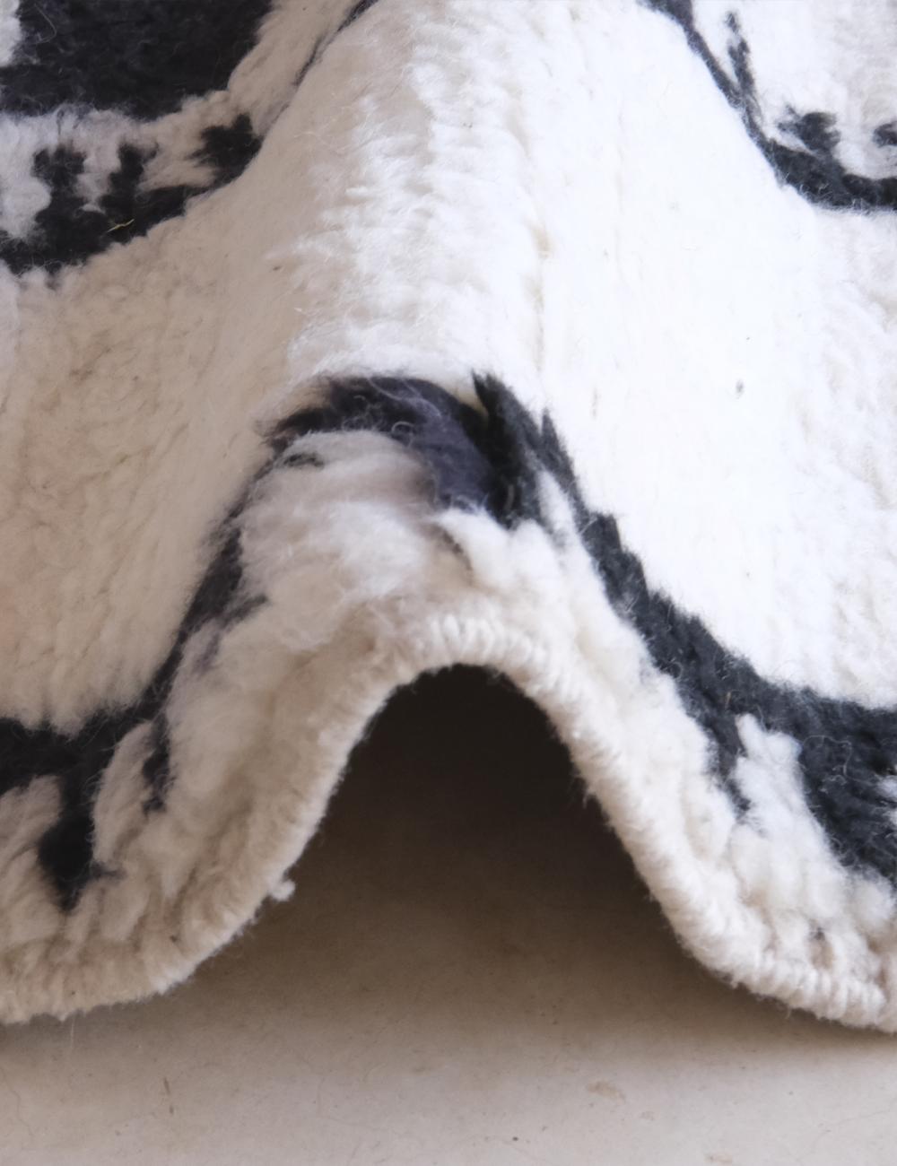 Beni Ourain Style Moroccan Rug - Forma 15