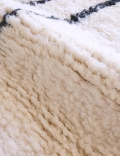 Moroccan Black and White Wool Rug 8.9 x 5.2 ft / 272 x 161 cm - Surcoma