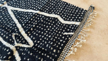 Moroccan Black and White Wool Rug 8.9 x 6.2 ft / 270 x 191 cm - Surcoma