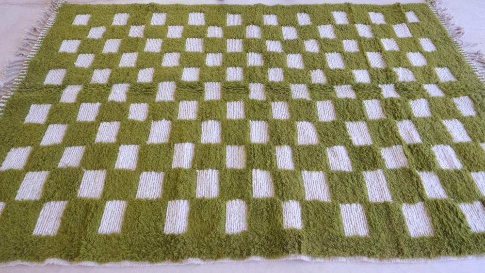 Moroccan Green Checkered Wool Rug 9.4 x 6 ft / 288 x 184 cm - Surcoma