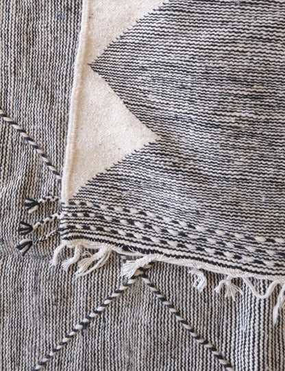 Moroccan Kilim Zanafi 10.5 x 7 ft / 320 x 214 cm - Surcoma