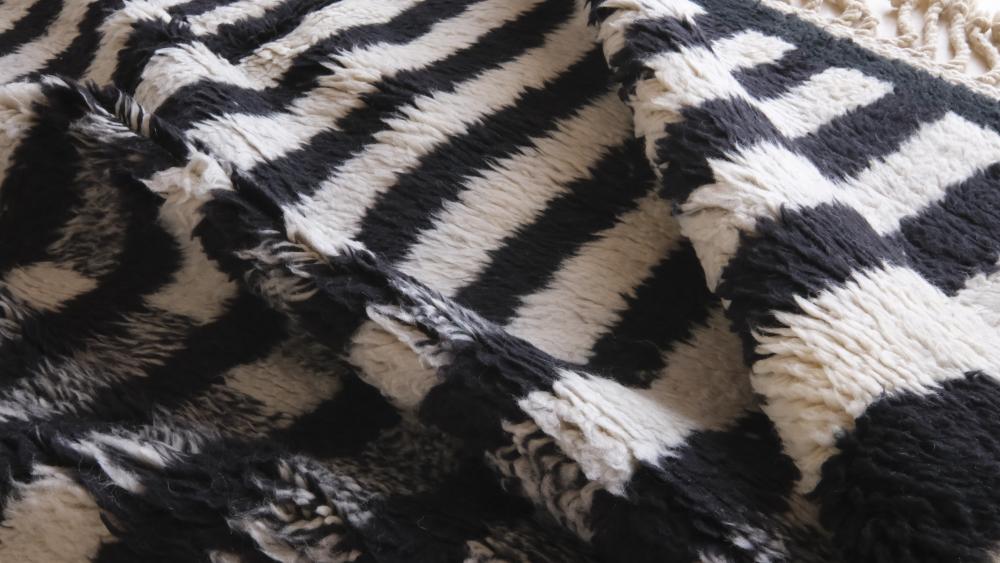 Modern Black and White Wool Rug 9.9 x 6.7 ft / 301 x 207 cm