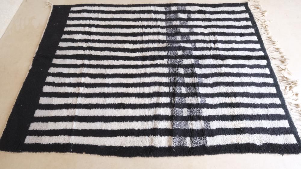 Modern Black and White Wool Rug 9.9 x 6.7 ft / 301 x 207 cm