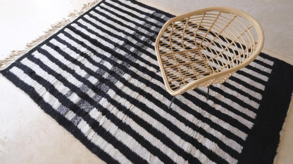 Modern Black and White Wool Rug 9.9 x 6.7 ft / 301 x 207 cm - Surcoma