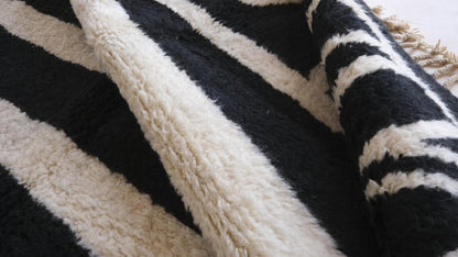 Black Moroccan Modern Rug 9.8 x 6.7 ft / 298 x 207 cm - Surcoma