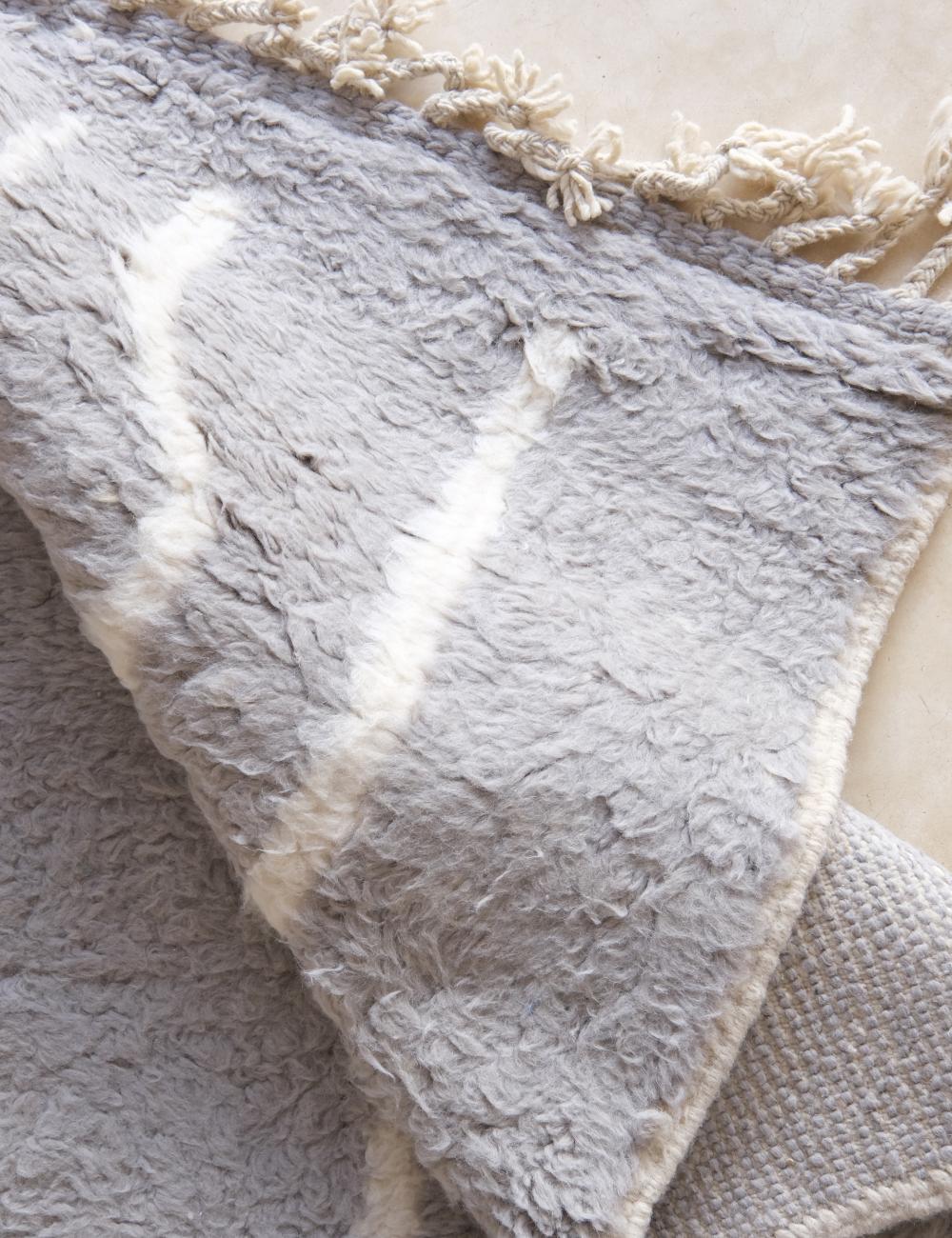 Moroccan Custom Minimal Line Art Rug - Forma 26