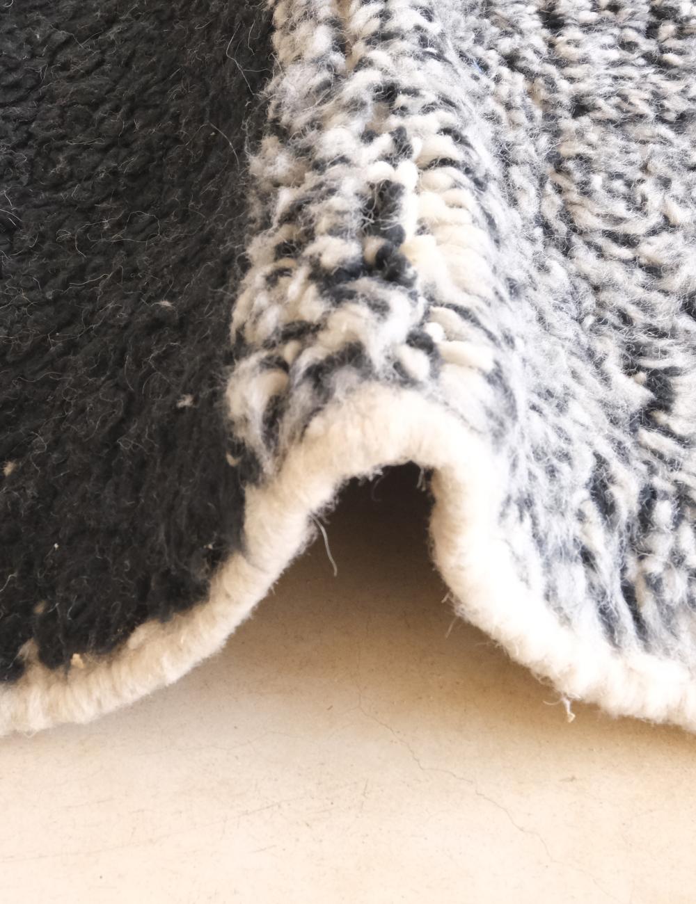 Moroccan Berber Wool Rug 10.1 x 7.9 ft / 308 x 243 cm