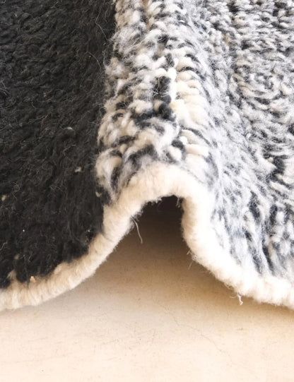 Moroccan Berber Wool Rug 10.1 x 7.9 ft / 308 x 243 cm - Surcoma