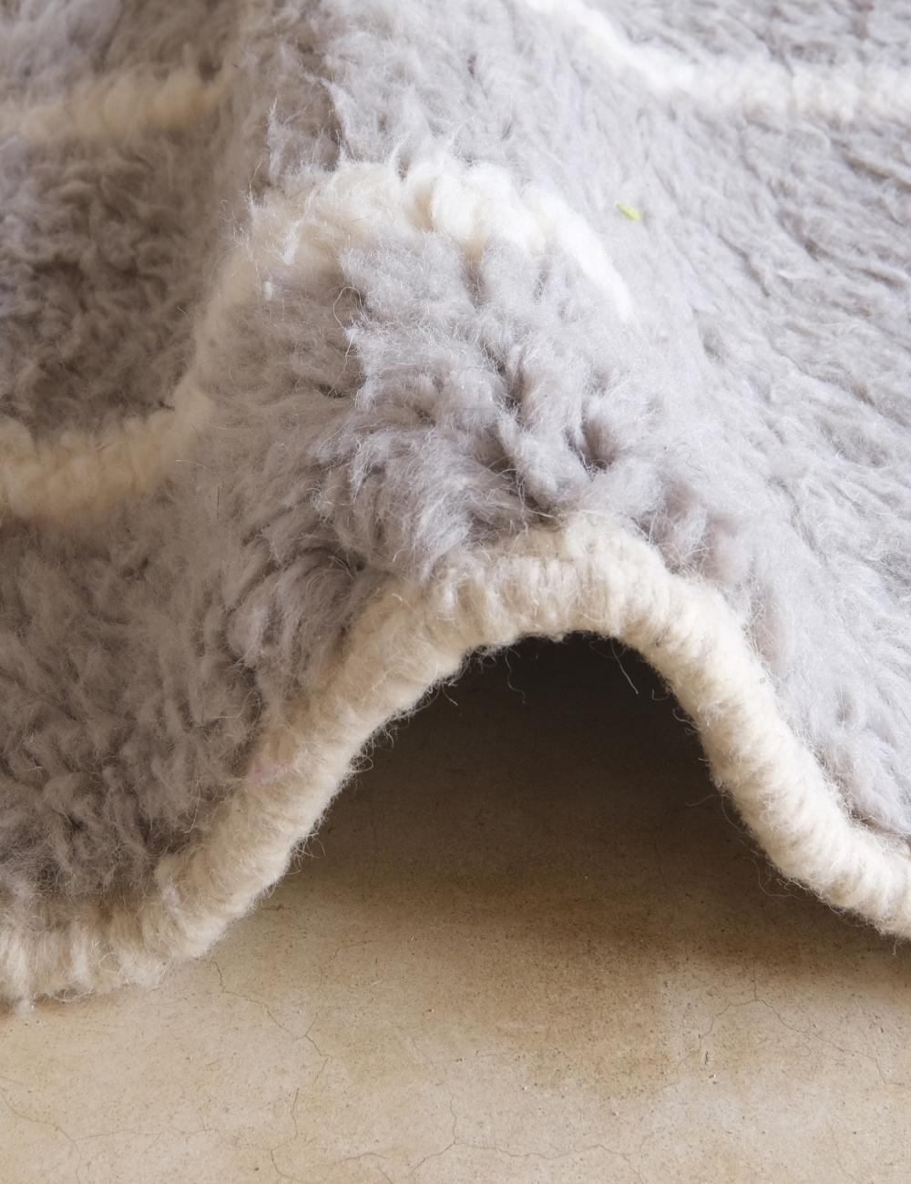 Moroccan Custom Minimal Line Art Rug - Forma 26