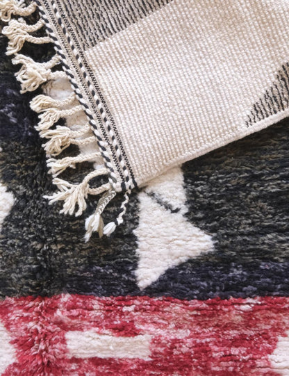 2020s Moroccan Modern Wool Rug 8.3 x 5.8 ft / 254 x 177 cm - Surcoma