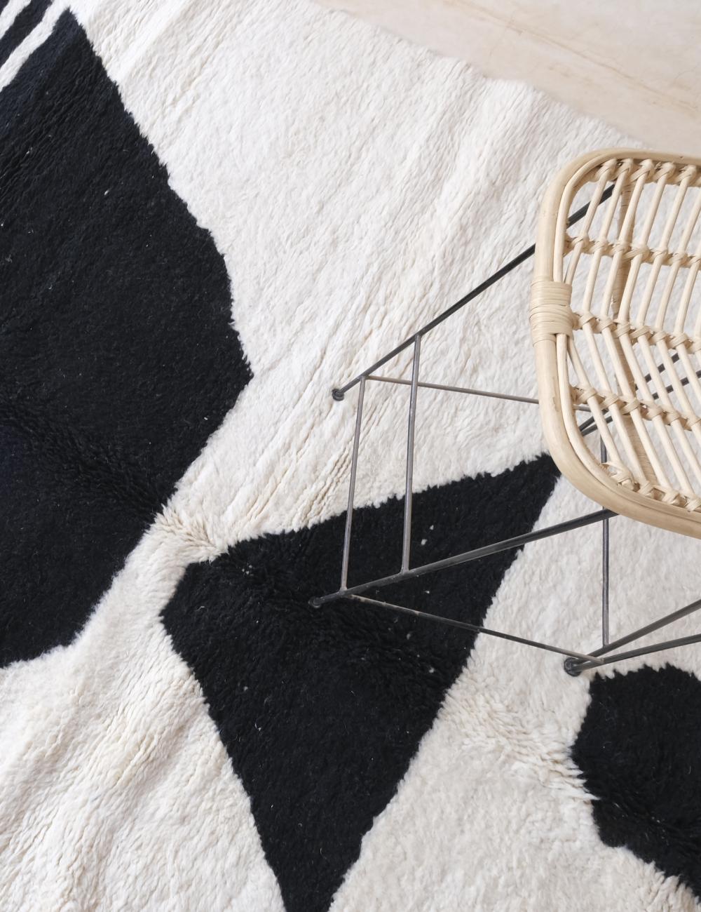 Moroccan Custom Black and White Area Rug - Forma 47