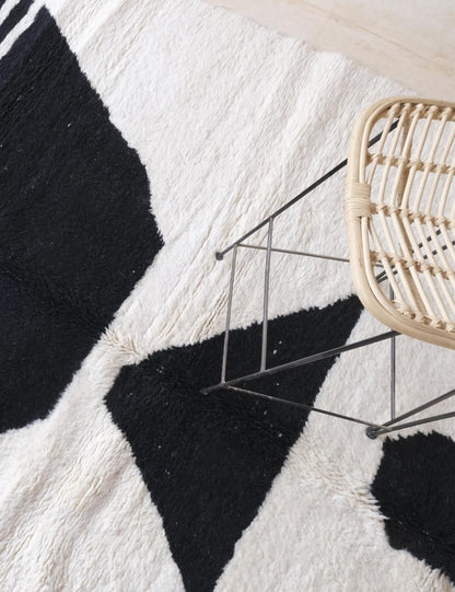 Moroccan Custom Black and White Area Rug - Forma 47