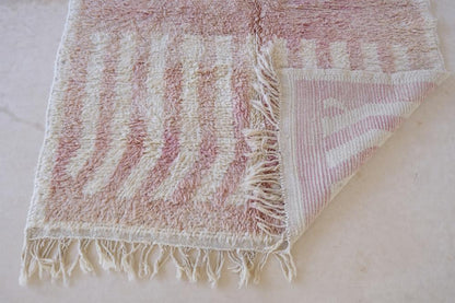 Moroccan Pastel Pink Wool Rug 7.7 x 5.2 ft / 235 x 160 cm - Surcoma
