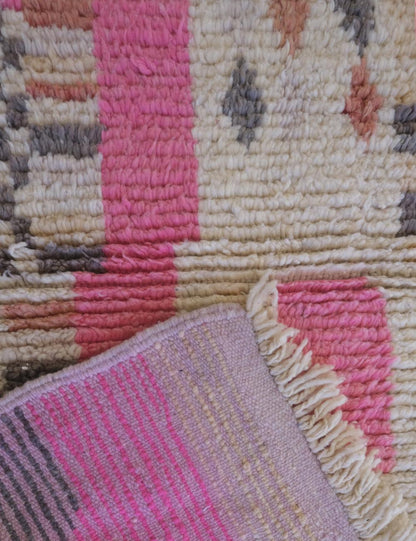 Moroccan Small Pink Wool Rug 5 x 3.4 ft / 153 x 105 cm - Surcoma