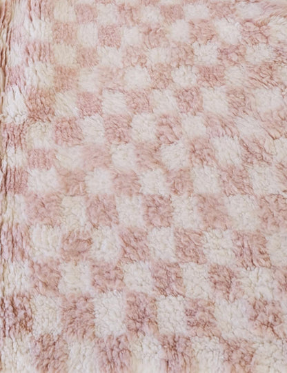 Moroccan Small Checkered Wool Rug 5.3 x 3.8 ft / 163 x 117 cm - Surcoma