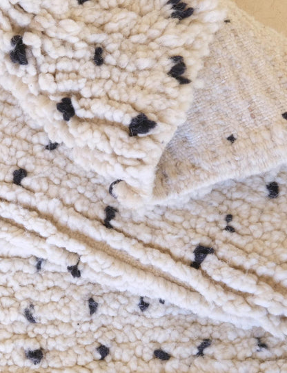 Small Polka Dots Off White Rug 5.2 x 3 ft / 160 x 94 cm - Surcoma