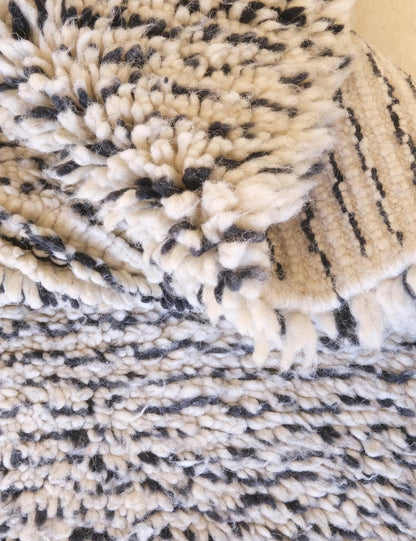 Moroccan Small Wool Rug 4.4 x 3.6 ft / 133 x 112 cm - Surcoma