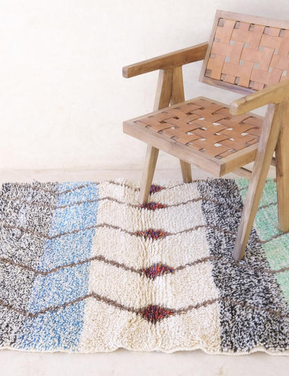 Moroccan Small Wool Rug 4.8 x 3.4 ft / 147 x 106 cm - Surcoma