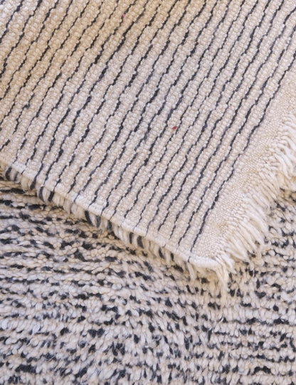 Moroccan Small Wool Rug 4.4 x 3.6 ft / 133 x 112 cm - Surcoma