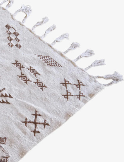 Moroccan Tribal Flatwoven Wool Rug 7.8 x 5 ft / 237 x 155 cm - Surcoma