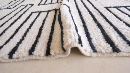 Moroccan White and Black Wool Rug 9.5 x 7 ft / 291 x 214 cm - Surcoma