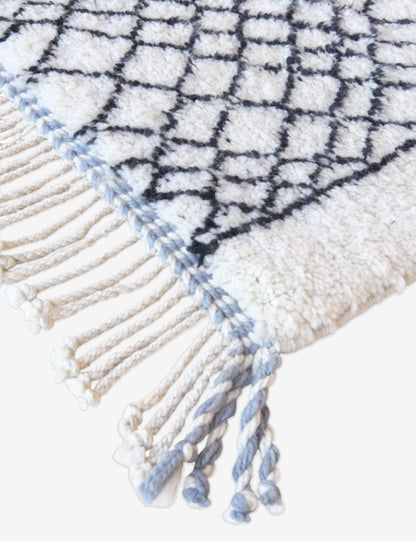 Moroccan Black and White Beni Mrirt Wool Rug 5.4 x 3.6 ft / 164 x 110 cm - Surcoma
