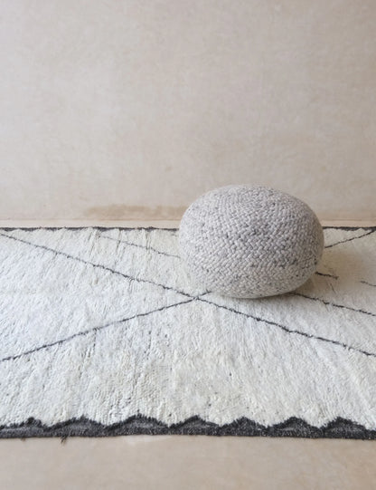 Beni Ourain Berber Rug 8.6 x 5.5 ft / 261 x 168 cm - Surcoma