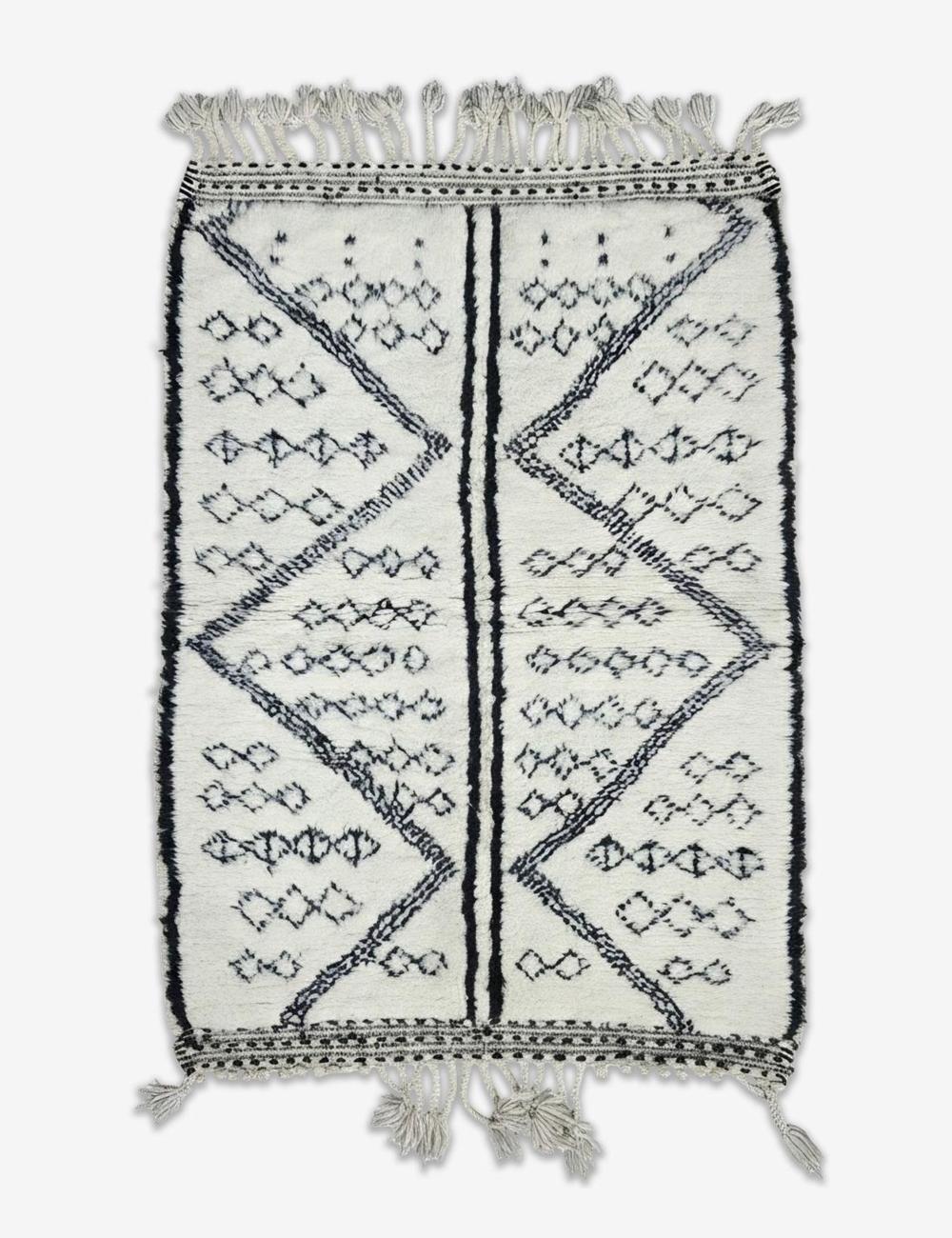 Handwoven Berber Wool Rug with Bold Zigzag and Diamond Pattern 5.2 x 3.67 ft / 159 x 112 cm