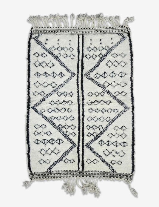 Handwoven Berber Wool Rug with Bold Zigzag and Diamond Pattern 5.2 x 3.67 ft / 159 x 112 cm