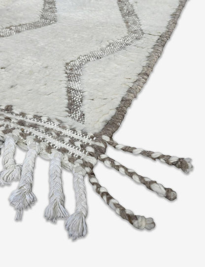 Handwoven Boujad Wool Rug Grey Zigzag 5.1 x 3.44 ft / 155 x 105 cm