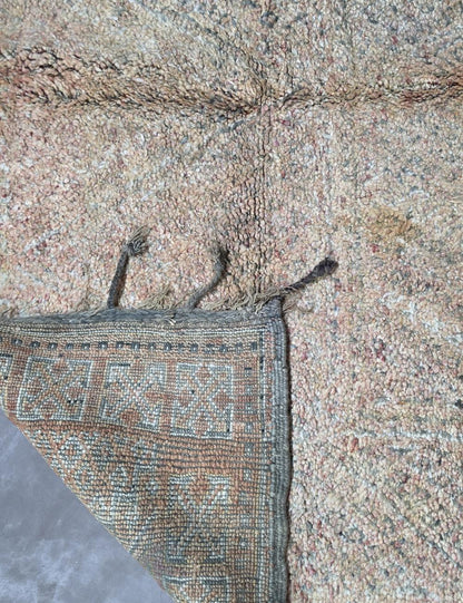 Vintage Beni M'Guild Faded Blush Grey Zigzag Border Handwoven Wool Rug 9.4 x 6.69 ft / 287 x 204 cm
